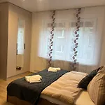 Lenti Düsseldorfer Apartment’s