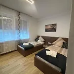 Privatunterkunft Lenti Düsseldorfer Apartment’s *