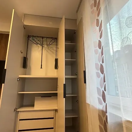 Lenti Duesseldorfer Apartment's Homestay Dusseldorf