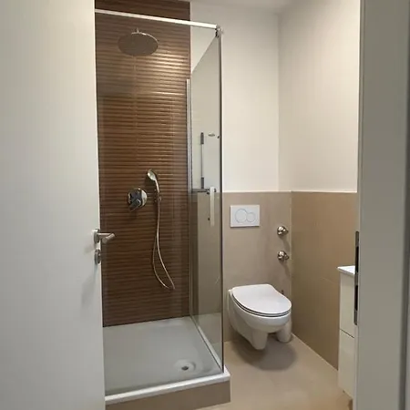 Lenti Duesseldorfer Apartment's Homestay Dusseldorf