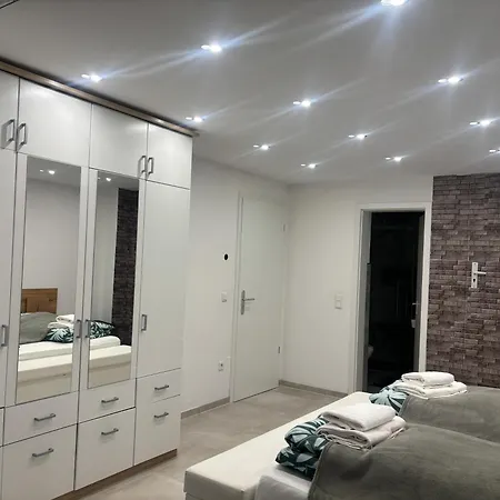 Lenti Duesseldorfer Apartment's Homestay