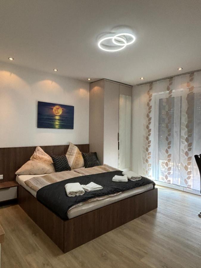 Lenti Düsseldorfer Apartment’s *