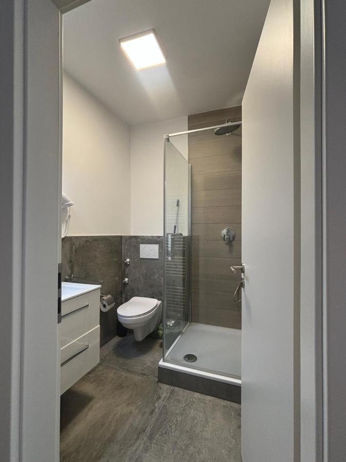 Lenti Düsseldorfer Apartment’s *