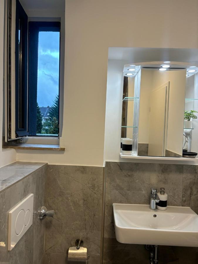 Lenti Düsseldorfer Apartment’s *